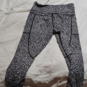 Zyia black and white capri leggings